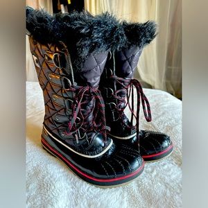 Sorel Joan of Arctic Black & red Winter Snow Boots size 7